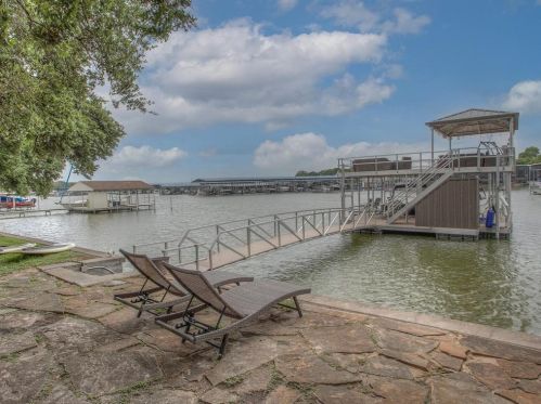 53 Harbour Pt Cir, Fort Worth TX  76179-3256 exterior