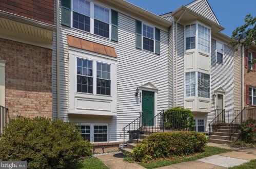 8814 Ridge Hollow Ct, Springfield VA  22152-1424 exterior