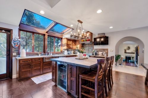 1664 Las Flores Dr, Glendale CA  91207-1200 exterior