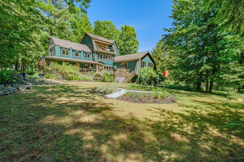64 Hammonds Grv, Manchester, ME 04351-3643