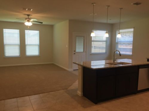 1045 Spanish Needle Trl, Fort Worth TX  76177-7206 exterior