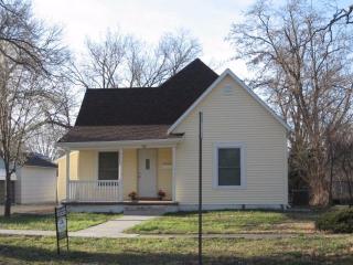 318 10th St, Abilene, KS 67410-2230