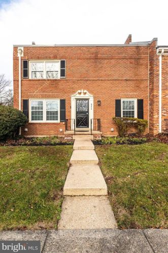 8434 Grenoble Ct, Springfield, VA 22152-1719
