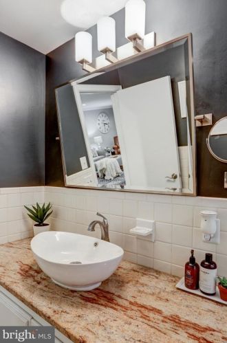 1220 Country Club Dr, Lancaster PA  17601-5208 exterior