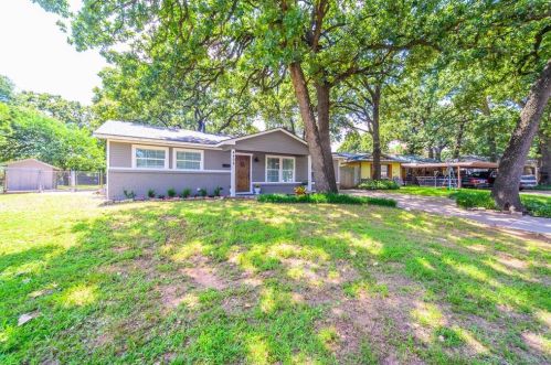 4408 Kings Cir, Fort Worth, TX 76111-7033
