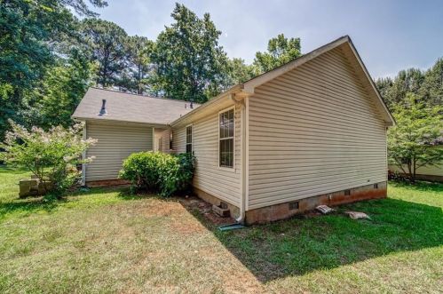 126 Ashland Dr, Stockbridge GA  30281-1769 exterior