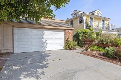 2330 Kingsbridge Ln, Oxnard, CA 93035-3755