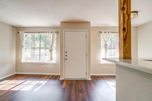 5201 Curzon Ave, Fort Worth, TX 76107-6079