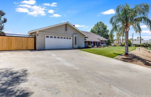 7548 Sundance Dr, Riverside CA  92509-5420 exterior