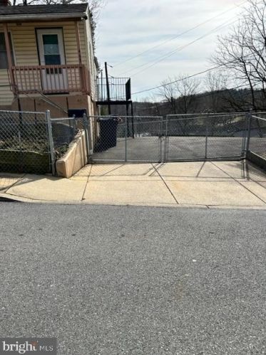 463 Juniata St, Lancaster PA  17602-4445 exterior