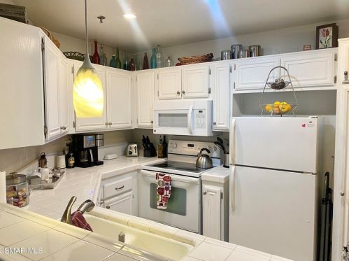 631 Oak Run Trl, Calabasas, CA 91377-5618
