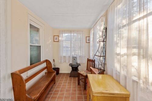 33 Boulevard Rd, Cedar Knolls, NJ 07927-1301