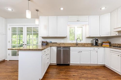 2664 Margaret Mitchell Dr, Atlanta GA  30327-1844 exterior