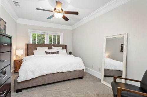 284 Hedden Rd, Atlanta GA  30342-2768 exterior