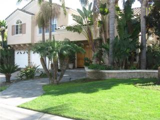 6832 Livingston Dr, Huntington Beach CA  92648-1560 exterior
