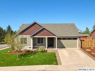 601 6th St, Carlton, OR 97111-9647