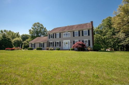 7 Marks Pl, Cheshire, CT 06410-1852
