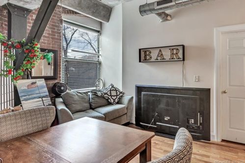 145 Canal St, Huntington CT  06484-8100 exterior