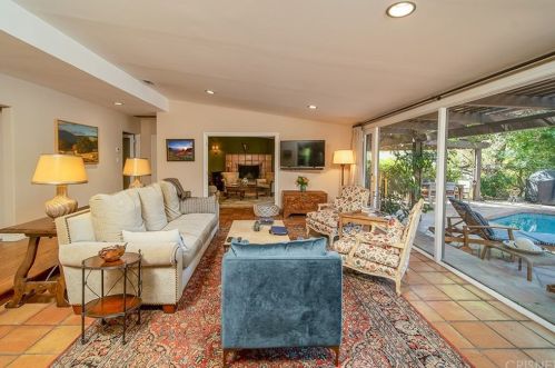17748 Alonzo Pl, Van Nuys, CA 91316-4319