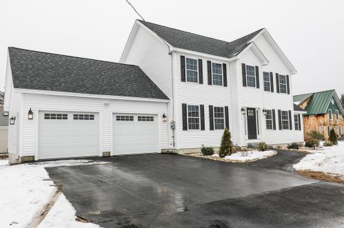 74 Church St, Goffstown, NH 03045-1731