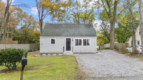 36 Oronoque Rd, Milford, CT 06461-1825