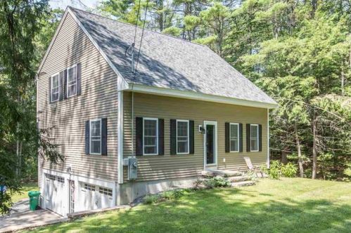 72 Pond Ln, Fremont, NH 03044-3219