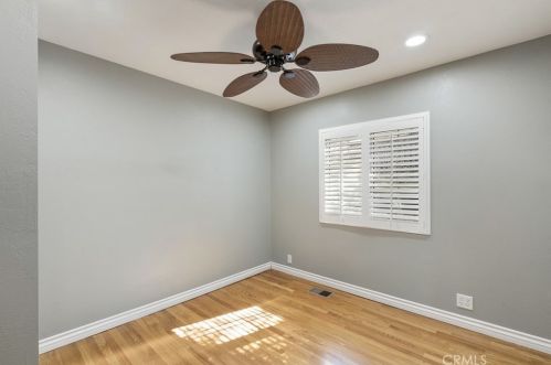 3300 Montrose Ave, Glendale CA 91214-3341 exterior