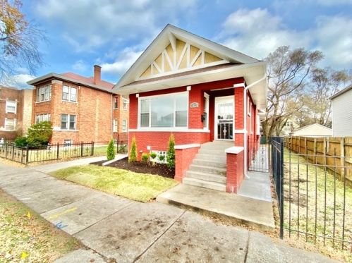 7425 Euclid Ave, Chicago, IL 60649-3625