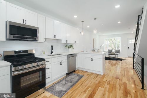 711 Dudley St, Philadelphia, PA 19148-2423