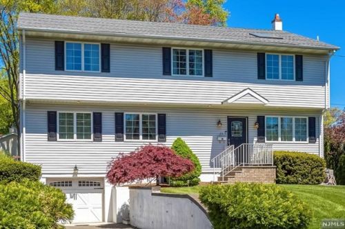23 Hudson Pl, Ridgewood, NJ 07452-3205
