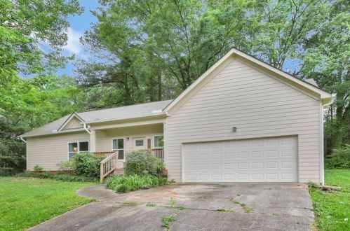 493 Stonehedge Dr, Stone Mountain, GA 30087-4843