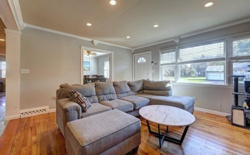 135 Rockledge Rd, Wallingford CT  06492-1813 exterior