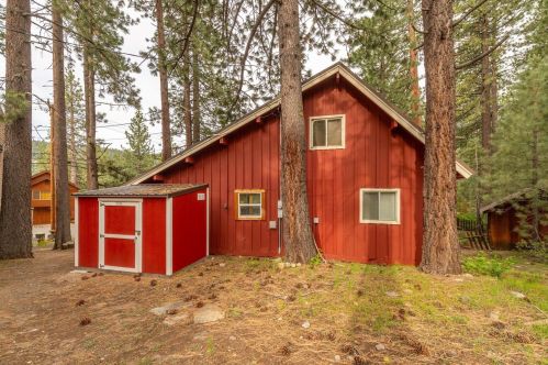 13584 Moraine Rd, Truckee CA  96161-3837 exterior
