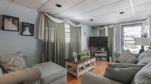 184 Correja Ave, Iselin, NJ 08830-1435
