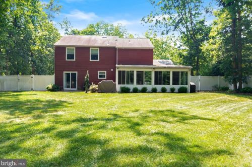 604 Autumn Crest Dr, Waterford, NJ 08089-2122