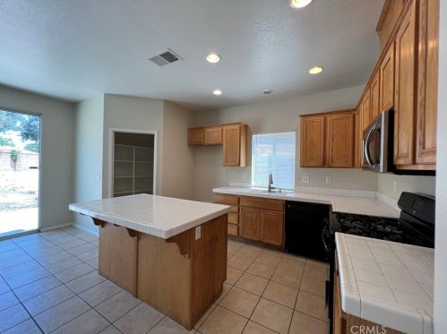 112 Coastline Ct, San Jacinto, CA 92583-6556