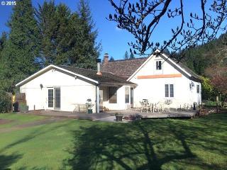 750 Main St, Canyonville, OR 97417-9706