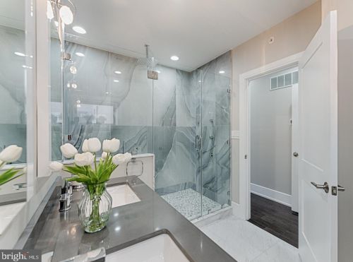 950 Front St, Philadelphia PA 19147-0043 exterior