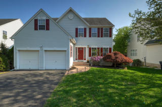 10 Langon Hollow Rd, Bridgewater, NJ 08807-5561