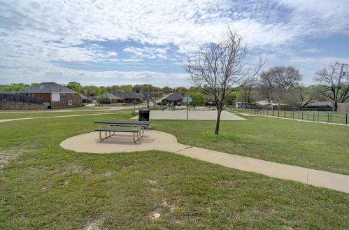 6321 Lake Side Dr, Fort Worth TX 76179 exterior