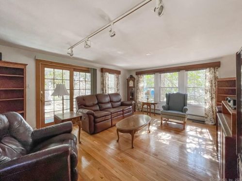 31 Keeler Ave, Norwalk CT  06854-2307 exterior