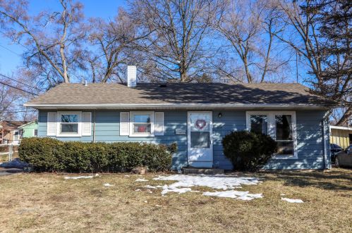 2114 Tepee Ave, Carpentersville, IL 60110-1220