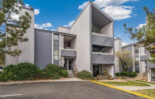 9887 Peakview Ave, Englewood CO 80111-5537 exterior