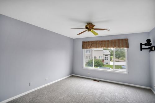 841 Tamarac Dr, Carol Stream IL  60188-4427 exterior