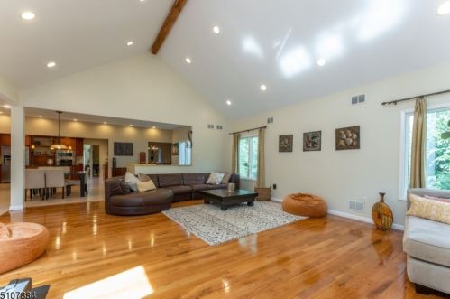 2 Brookview Cir, Dover NJ  07869-4636 exterior