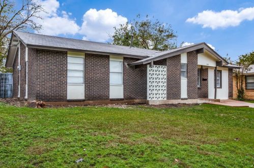 203 Forest Crest Dr, Garland TX  75042-6215 exterior