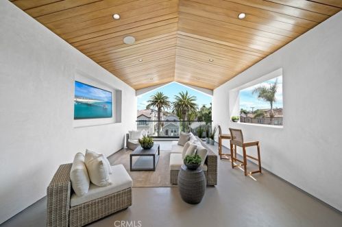 605 12th St, Huntington Beach CA  92648-4035 exterior