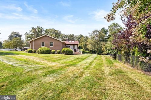 4 Frst Ln, Trenton NJ 08628-1604 exterior