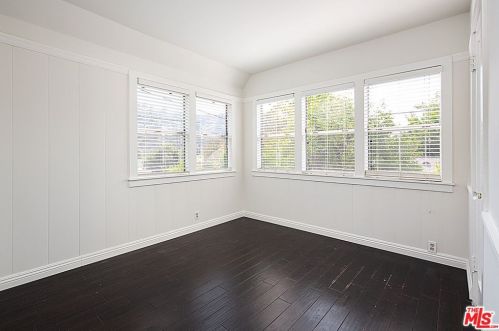 431 Scholl Dr, Glendale CA 91206-3045 exterior