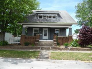 319 Vine St, Arthur, IL 61911-1340